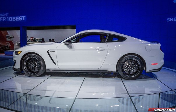 Ford Shelby GT350 Mustang - 4