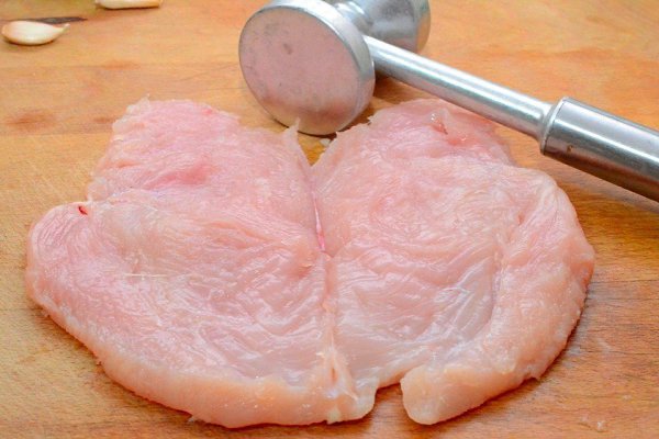 Куриное филе с лимоном и чесноком.Ингредиенты: Куриные грудки — 2 шт. Оливковое масло — 30 мл Лук ... - 2