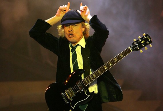     : 31  1955      (Angus McKinnon Young) - ...