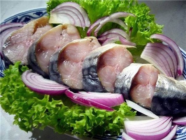 В таком маринаде скумбрия не уступает по вкусу красной рыбе.Ингредиенты:?Скумбрия (замороженная, ...