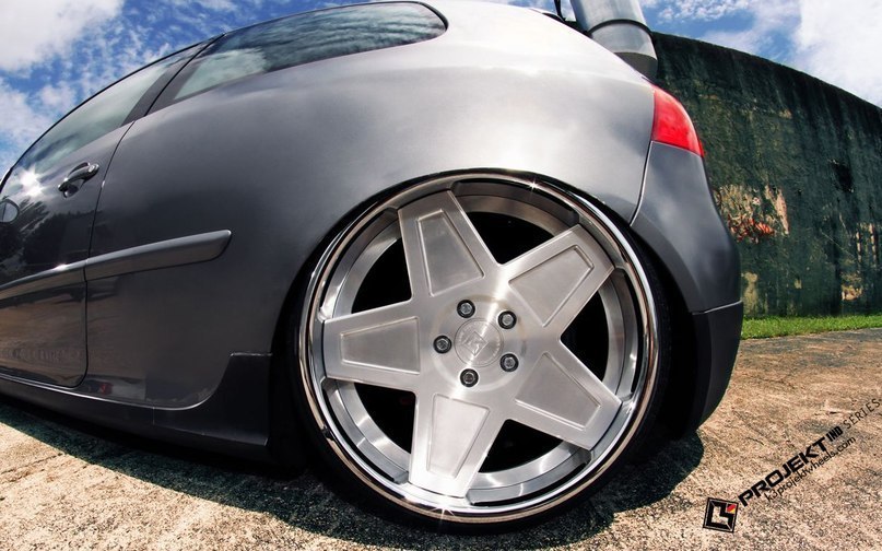 Volkswagen Golf Mk5. - 5