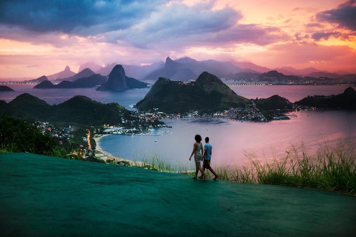 --, .#@travel.blog
