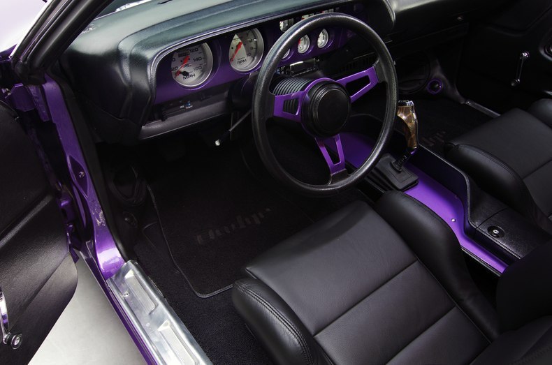 1971 Dodge Challenger R/T Plum Crazy 528 HEMI V8 5 Speed - 8