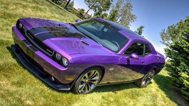 Dodge Challenger SRT8.