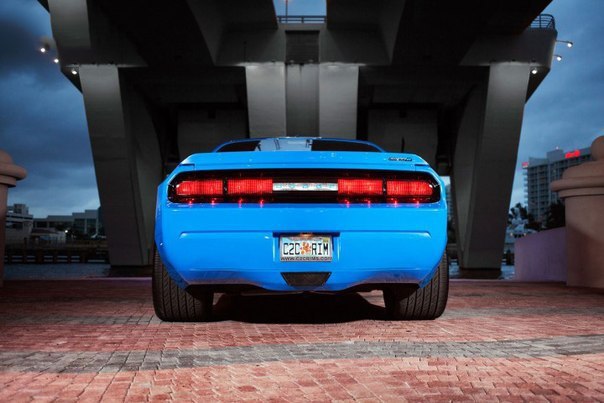 Dodge Challenger SRT8 - 5