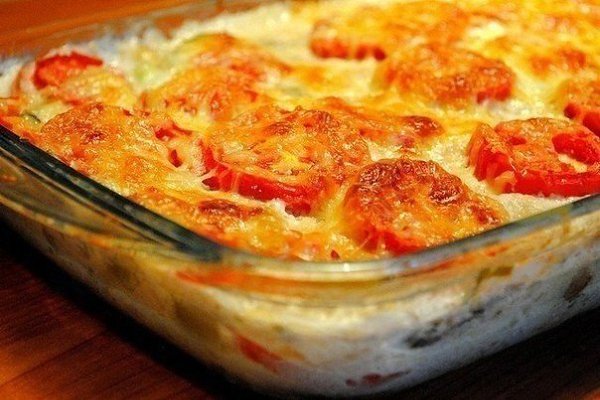 Запеканка из кабачков.Ингредиенты:-Кабачок 250 гр.,-Помидоры 180 гр.,-лук зеленый 80 гр.,-Тертый сыр ...