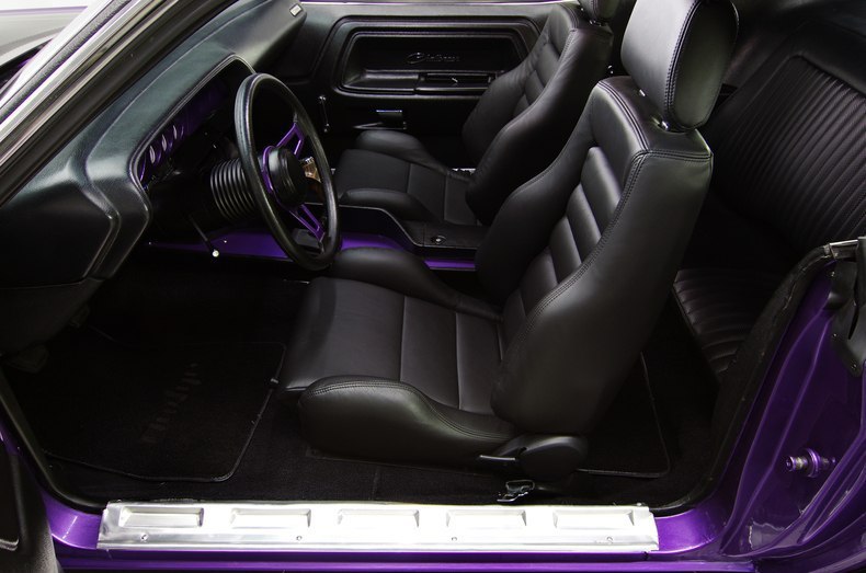 1971 Dodge Challenger R/T Plum Crazy 528 HEMI V8 5 Speed - 9