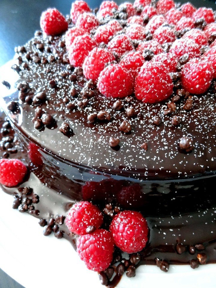 Сладости поднимающие настроение. Домашние конфеты. Вред шоколадных конфет. Счастье от сладостей. Что повышается от сладкого.