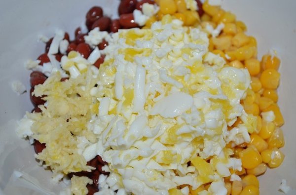 Салат с фасолью, сыром и сухариками.Салат с фасолью, сыром и сухариками - вкусный и сытный салат. ... - 3