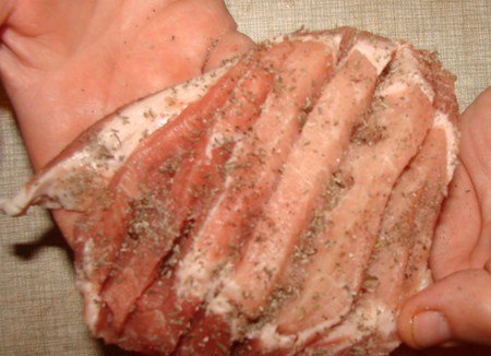Готовим мясо на скорую руку.Ингредиенты:- свинина - сколько душенька пожелает- соль- чёрный перец- ... - 3