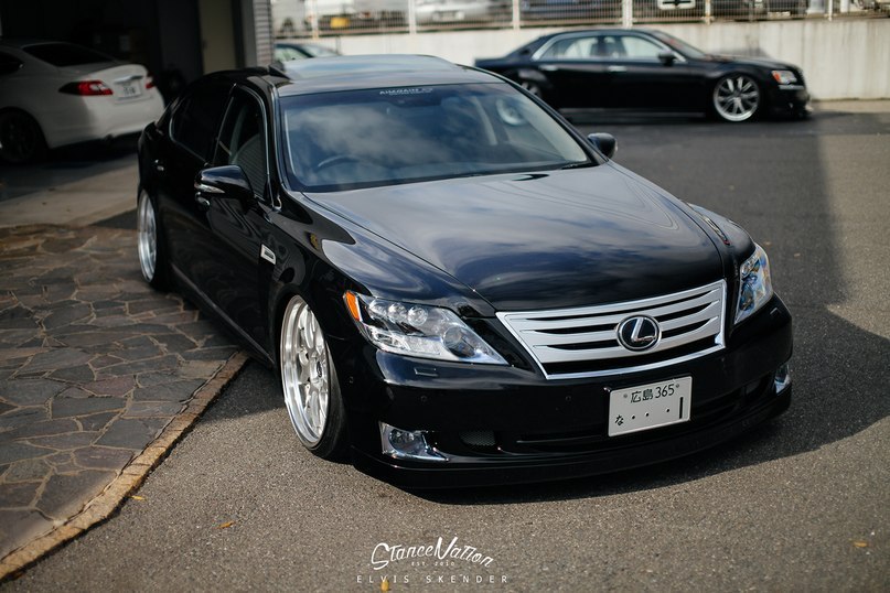 Lexus LS460L. - 3