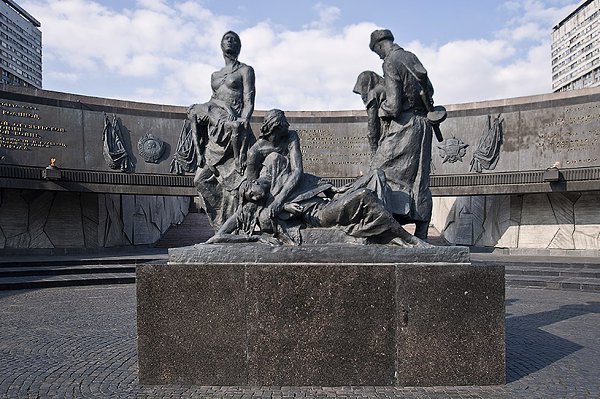 Монумент героическим защитникам Ленинграда на площади Победы.===============================Его ... - 3