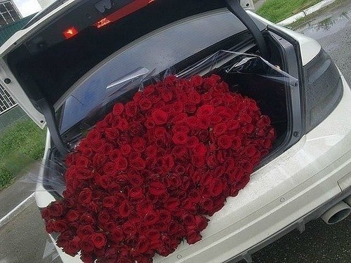 дорогие парни, почему бы вам не подарить своей девочке шикарный букет цветов?