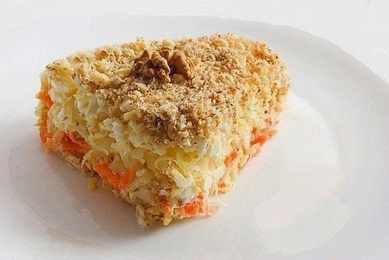 Рецепт Кремлевского салата.Ингредиенты:- 3 картофеля- 5 яиц - 250 гр капусты- 2 моркови - 300 гр ...