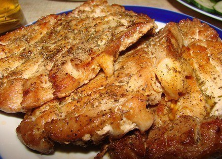 Готовим мясо на скорую руку.Ингредиенты:- свинина - сколько душенька пожелает- соль- чёрный перец- ...