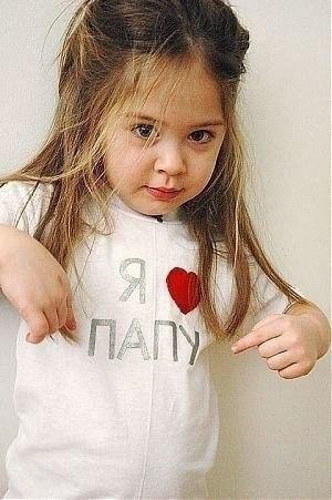 - А кого ты любишь? - Я маму люблю! - Ну нет, из мальчиков! - Папу