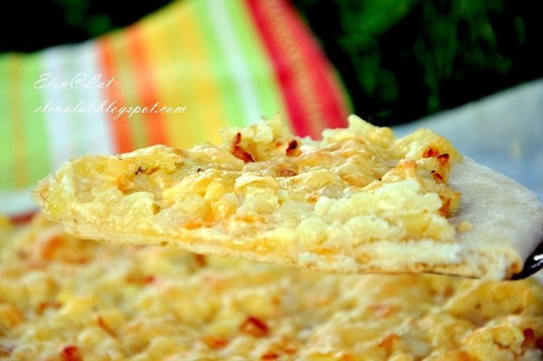 Шаньга с картошкой, сыром и жареным луком.Ингредиенты:Для теста:250 гр муки;15 гр свежих дрожжей;1 ... - 7
