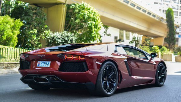 Lamborghini Aventador LP 700-4