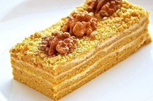 Медовый торт.Ингредиенты:тесто:3 яйца120 гр. сахара100 мл меда390 гр. муки150 гр. сливочного масла12 ...
