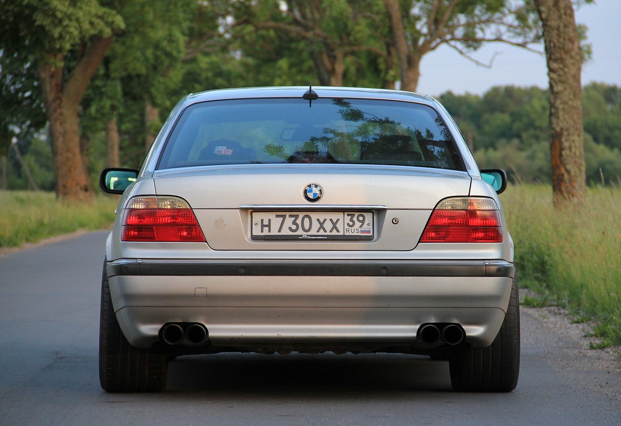 BMW 7 Series E38 - 3