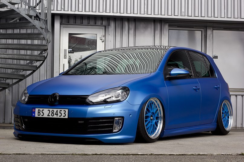 Volkswagen Golf. - 2