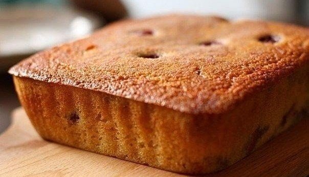 МАННИК.Ингредиенты: 1 стакан манки 120 г сметаны (15-20%) 1 стакан сахара 3 яйца 1 ч.л. разрыхлителя ...