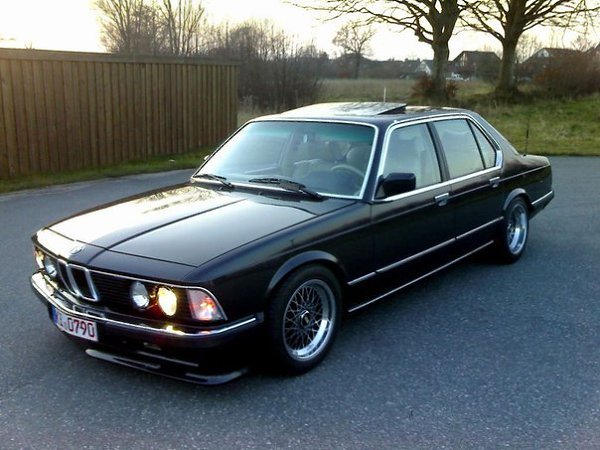 BMW E23.