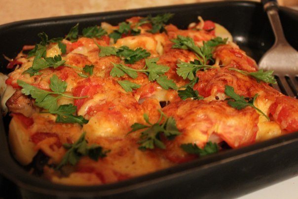 Нежная и сочная курочка под картошечкой. Анастасия Переладова Рецептик просто!-взяла приправу для ...