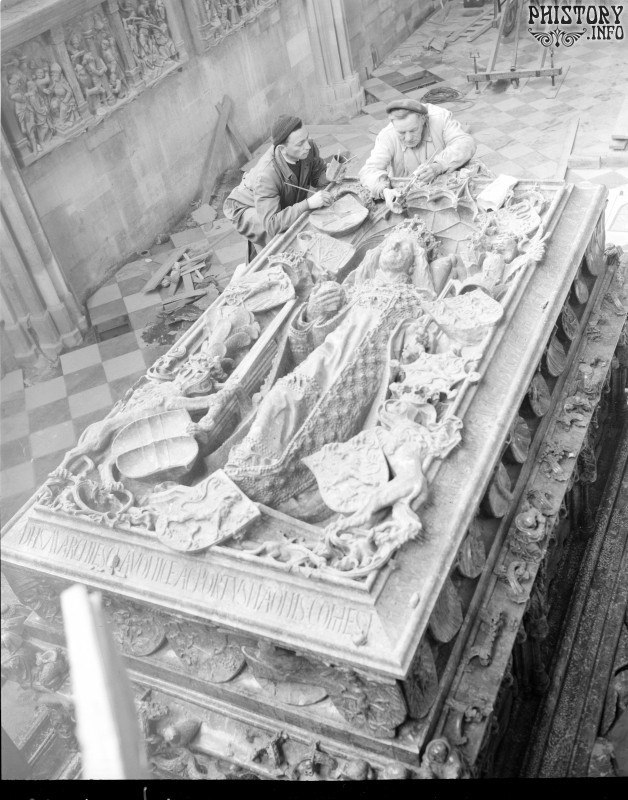 Похороните императора. Гробница императора Фридриха 3. Вскрытие гробницы Ивана Грозного. Усыпальница императоров в Вене.