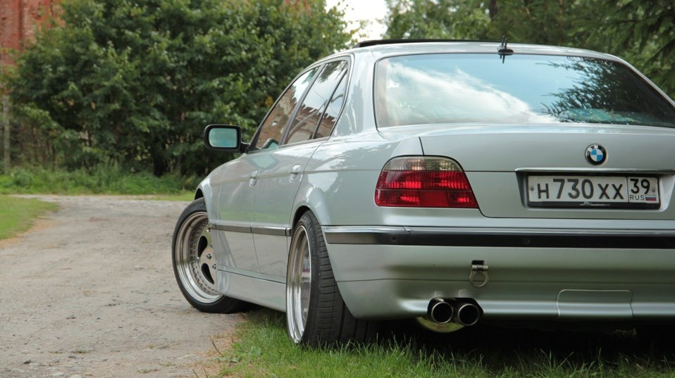 BMW 7 Series E38 - 4