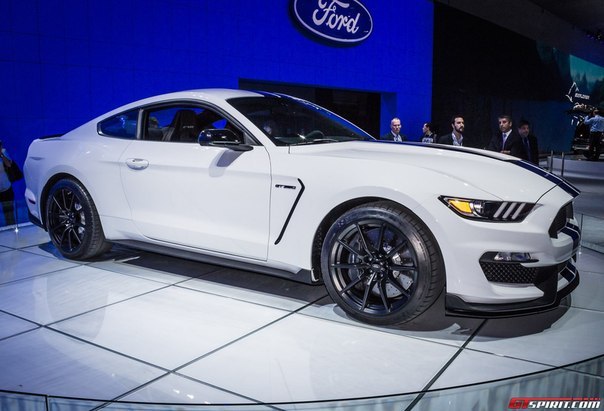 Ford Shelby GT350 Mustang - 3