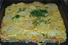 Картофельная запеканка с ветчиной и сыром. Ингредиенты: Картофель 5-6 средних клубней. Ветчина 150- ...