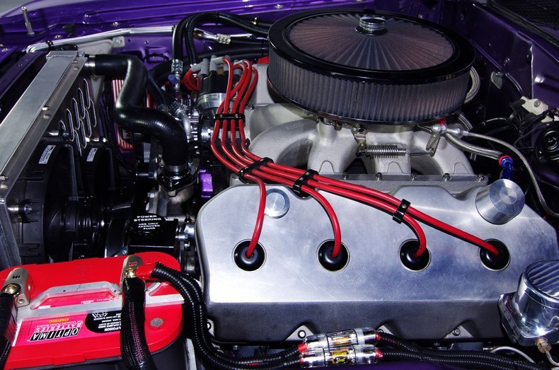 1971 Dodge Challenger R/T Plum Crazy 528 HEMI V8 5 Speed - 6