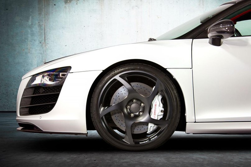 Audi R8 V10 Spyder  Mansory - 4