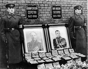 44 года со дня гибели. 27 марта 1968 года первый космонавт и летчик Юрий Гагарин разбился на ... - 6