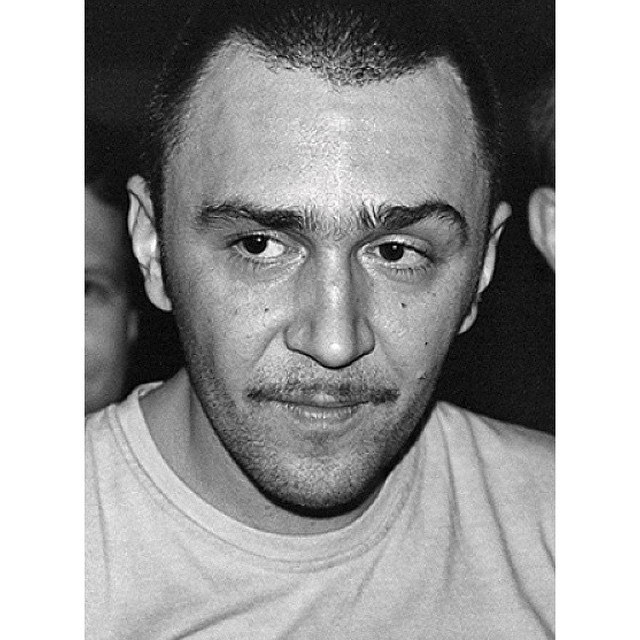 Читал периодику. Как вдруг странная мыслишка пришла мне в голову. Страна наша, подумалось мне, ...