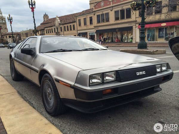 DeLorean DMC-12