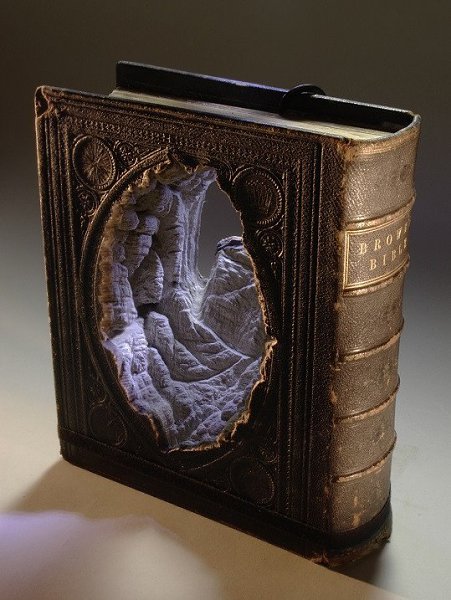 Скульптуры из книг от Гая Ларами. Канадский художник Гай Ларами (Guy Laramee) прославился на весь ... - 9