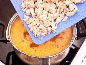 Сырный суп. Вам потребуется:500 г куриного филе400 г плавленого сыра150 г риса400 г картофеля150 г ... - 8