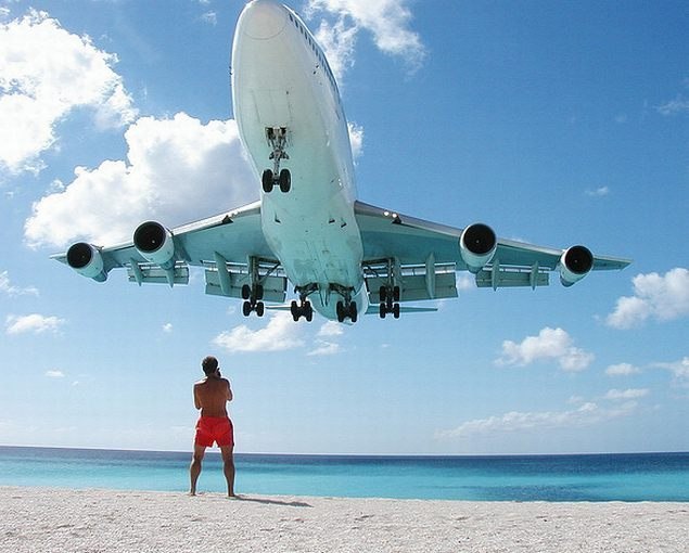 Maho Beach -       .      300   -. ... - 9