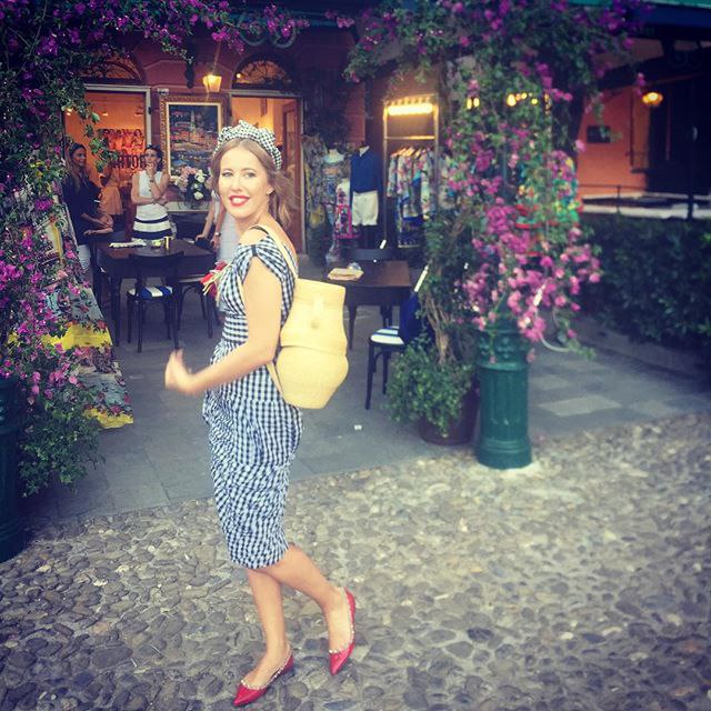 Love my @rosie_assoulin bag @dolcegabbana outfit ! You can find this one in @tsum_moscow