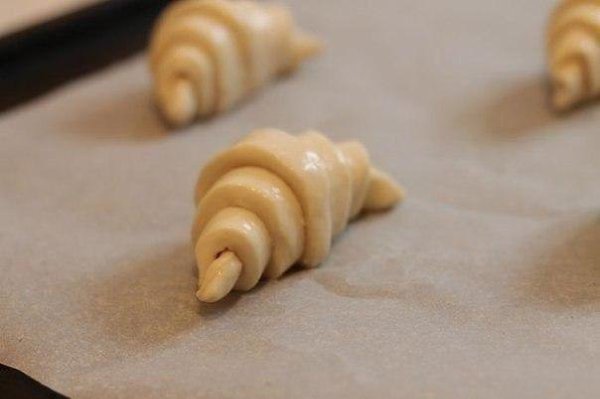 Французские круассаны.Круассаны на завтрак – это классика. Что может быть вкуснее свежего горячего ... - 4