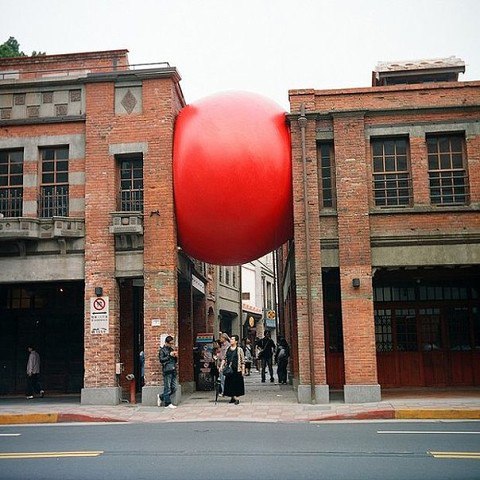 Kurt Perschke -   RedBall project.  (. installation - . - ... - 2
