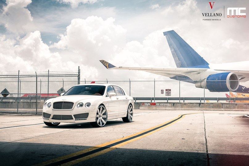 Bentley Continental Flying Spur. - 4