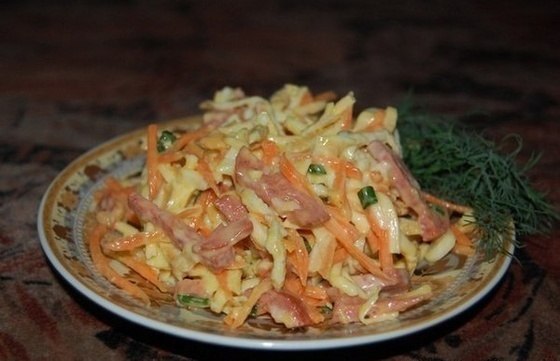 ТОП-10 САМЫХ БЫСТРЫХ САЛАТОВ! 1. Салатик из крабовых палочек с помидорами Продукты: - Крабовые ... - 8