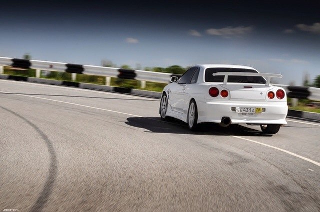 Nissan Skyline GT-R R34 - 3