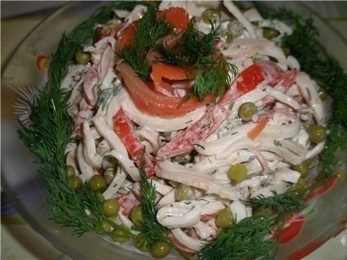 Салат с кальмарами "Просто и вкусно" Ингредиенты: - 1 кг кальмаров - 1 баночка зеленого ...
