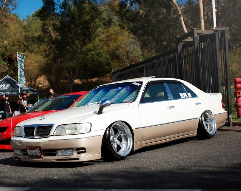Nissan Cima.