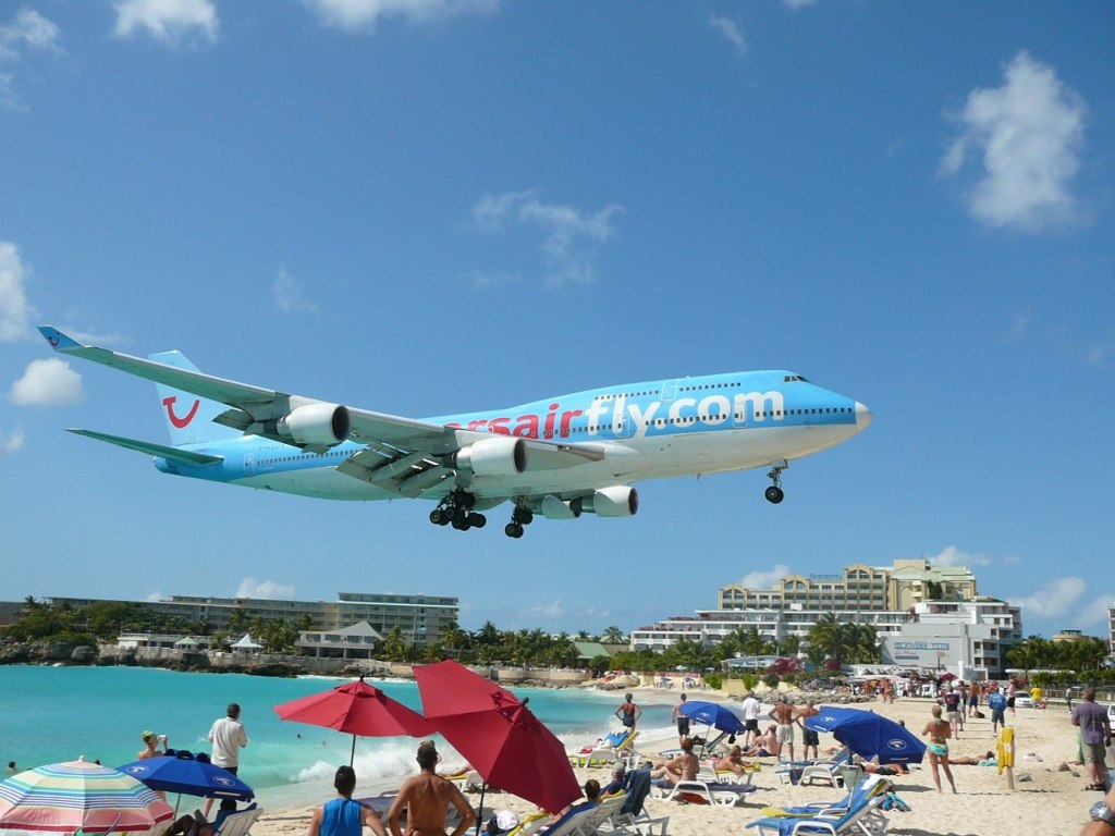 Maho Beach -       .      300   -. ... - 8