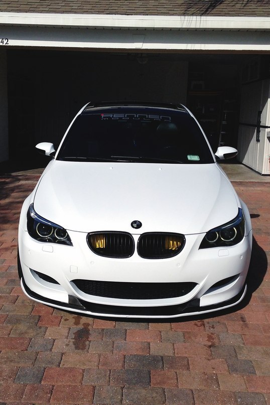 BMW M5.